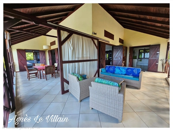 Propriété Maison + Gites sur 9 650 m2 de Terrain