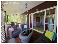 Bungalow with walking access to the beach