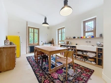 For sale in GAILLARD (74), a 7-room bourgeois house of 227 m² + outbuilding (convertible) on a plot of approx. 1200 m²