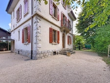 For sale in GAILLARD (74), a 7-room bourgeois house of 227 m² + outbuilding (convertible) on a plot of approx. 1200 m²