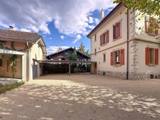For sale in GAILLARD (74), a 7-room bourgeois house of 227 m² + outbuilding (convertible) on a plot of approx. 1200 m²