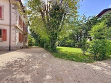 For sale in GAILLARD (74), a 7-room bourgeois house of 227 m² + outbuilding (convertible) on a plot of approx. 1200 m²