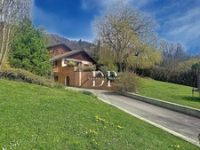 Maison à vendre 7 pièces de 165 m² habitables (215 m2 utiles) + 179 m² de sous-sol, terrain d'env. 2000 m² à LUCINGES (74)