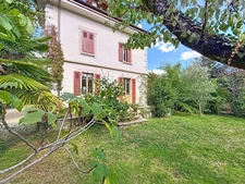 For sale in GAILLARD (74), a 7-room bourgeois house of 227 m² + outbuilding (convertible) on a plot of approx. 1200 m²