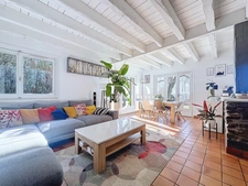 Maison à vendre 7 pièces de 165 m² habitables (215 m2 utiles) + 179 m² de sous-sol, terrain d'env. 2000 m² à LUCINGES (74)