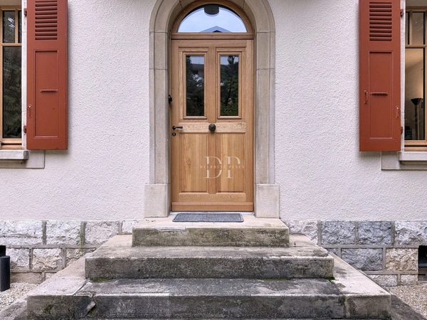 A vendre à GAILLARD (74), Maison Bourgeoise 7 pièces de 227 m² + dépendance (aménageable) sur terrain d'env. 1200 m²