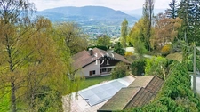 Maison à vendre 7 pièces de 165 m² habitables (215 m2 utiles) + 179 m² de sous-sol, terrain d'env. 2000 m² à LUCINGES (74)