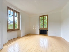 For sale in GAILLARD (74), a 7-room bourgeois house of 227 m² + outbuilding (convertible) on a plot of approx. 1200 m²