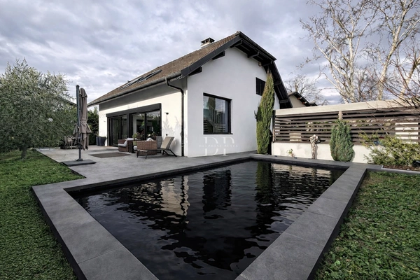 Maison à vendre 5 pièces de 170 m2, terrain de 618 m2  SAINT JULIEN EN GENEVOIS (74)