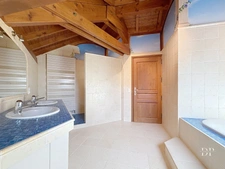 Maison à vendre 4 pièces de 170 m2, terrain de 4800 m2 environ LA ROCHE SUR FORON (74)