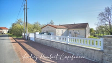 Maison à vendre plain-pied - grand séjour - cuisine récente - 3 chambres - véranda - terrasse - proche de VIGNEULLES LES HATTONCHATE (55)