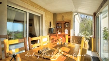 Maison à vendre plain-pied - grand séjour - cuisine récente - 3 chambres - véranda - terrasse - proche de VIGNEULLES LES HATTONCHATE (55)