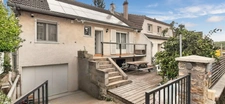 For sale in Orsay: 3-level house with outbuilding, strong potential