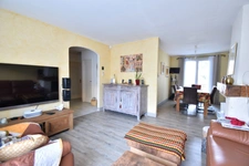 For sale in Orsay: 3-level house with outbuilding, strong potential