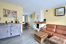 For sale in Orsay: 3-level house with outbuilding, strong potential