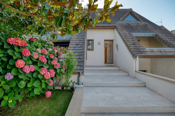 Maison à vendre 6 pièces ORSAY (91), séjour double, 4 chambres, 1 bureau, sous-sol total, beaux volumes