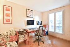 For sale in Orsay: 3-level house with outbuilding, strong potential