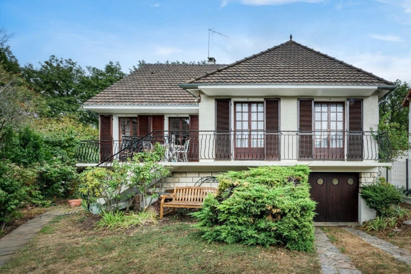 Maison à vendre 6 pièces BURES SUR YVETTE (91), spacieuse, 4 chambres, sous-sol total, terrain 1 565 m2