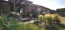 Dpt Deux Sèvres (79), for sale SAINT HILAIRE LA PALUD 3 bedroom house - Single storey with beautiful enclosed garden