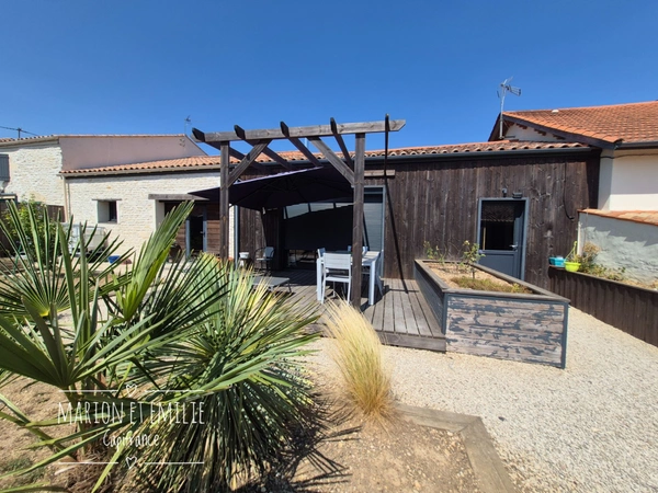 Dpt Deux Sèvres (79), à vendre SAINT HILAIRE LA PALUD maison 3 chambres - Plain pied avec beau jardin clos