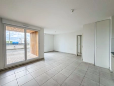 Apartment for sale, 2 rooms + terrace, BEAUZELLE near Blagnac (31)