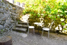 Petite ferme en pierres avec terrain SAINT-JULIEN-D'INTRES (07)