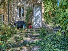 Ensemble immobilier de charme avec résidence principale et 3 gîtes, vaste terrain SAINT AGREVE (07)