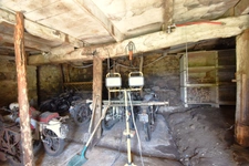 Petite ferme en pierres avec terrain SAINT-JULIEN-D'INTRES (07)