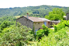 Petite ferme en pierres avec terrain SAINT-JULIEN-D'INTRES (07)