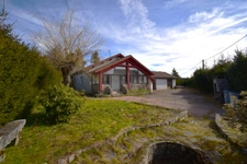 Maison avec grand atelier et terrain plat