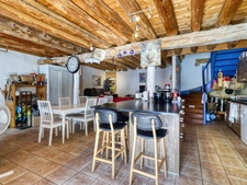 Ensemble immobilier de charme avec résidence principale et 3 gîtes, vaste terrain SAINT AGREVE (07)