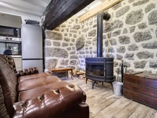 Ensemble immobilier de charme avec résidence principale et 3 gîtes, vaste terrain SAINT AGREVE (07)