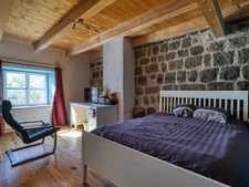 Ensemble immobilier de charme avec résidence principale et 3 gîtes, vaste terrain SAINT AGREVE (07)