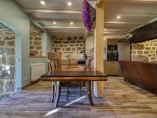 Ensemble immobilier de charme avec résidence principale et 3 gîtes, vaste terrain SAINT AGREVE (07)