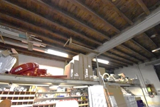 Bâtiment comprennant un grand atelier artisanal et un grange aménageable / SAINT AGREVE 07320
