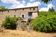 Petite ferme en pierres avec terrain SAINT-JULIEN-D'INTRES (07)