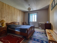 Ensemble immobilier de charme avec résidence principale et 3 gîtes, vaste terrain SAINT AGREVE (07)