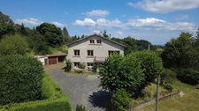 Grande maison sans nuisances, proche centre village de SAINT AGREVE (07)