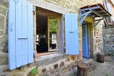 Petite ferme en pierres avec terrain SAINT-JULIEN-D'INTRES (07)