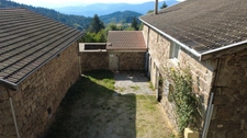 Maison en pierre avec jardin SAINT JEAN ROURE (07)