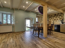 Ensemble immobilier de charme avec résidence principale et 3 gîtes, vaste terrain SAINT AGREVE (07)