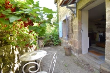 Petite ferme en pierres avec terrain SAINT-JULIEN-D'INTRES (07)