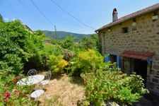Petite ferme en pierres avec terrain SAINT-JULIEN-D'INTRES (07)