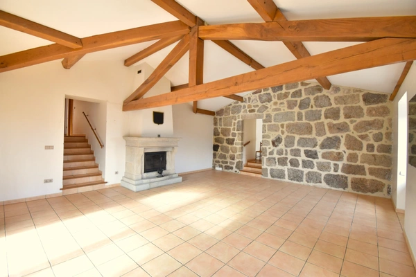 Propriété composée de 2 maisons et un studio, SAINT AGREVE (07)