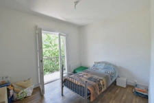 Studio lumineux, refait à neuf avec balcon SAINT MARTIN DE VALAMAS (07)