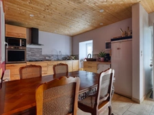 Ensemble immobilier de charme avec résidence principale et 3 gîtes, vaste terrain SAINT AGREVE (07)