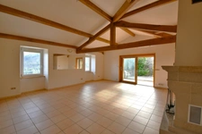 Propriété composée de 2 maisons et un studio, SAINT AGREVE (07)