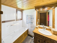 Haute-Savoie (74) – For Sale: SAMOËNS – Grand Massif Ski Area – 6-Room Chalet