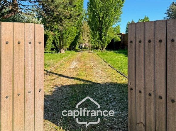Maison de caractère style manoir – 258 m² – Parc arboré – Allée privative – Fort potentiel