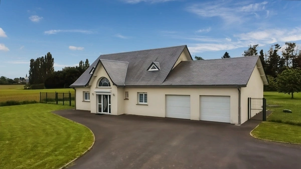 Caudry – Secteur recherché. Vue dégagée. 3 600 m² de terrain.